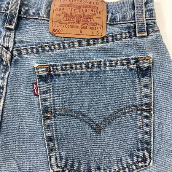 Levi's 560 Vintage Women's Cutoff Denim Shorts Distressed and Frayed Hem Size 12 - Picture 12 of 16